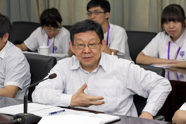 海協(xié)會(huì)會(huì)長(zhǎng)陳德銘在北京會(huì)見(jiàn)了前來(lái)北京參加第四屆“清華-頂新兩岸領(lǐng)袖生計(jì)劃”的兩岸大學(xué)生 海協(xié)會(huì)會(huì)長(zhǎng)陳德銘在北京會(huì)見(jiàn)了前來(lái)北京參加第四屆“清華-頂新兩岸領(lǐng)袖生計(jì)劃”的兩岸大學(xué)生